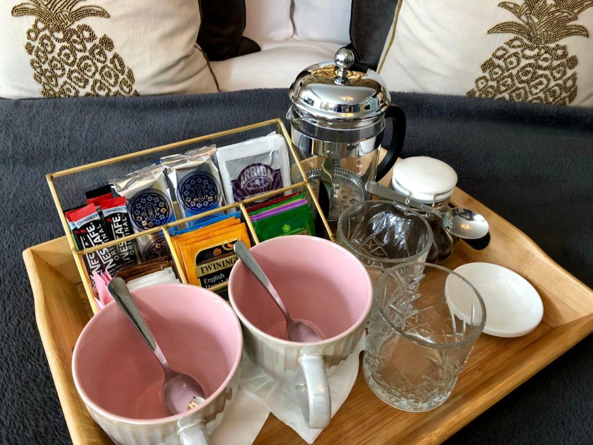 The Niche Bed & Breakfast Истборн Екстериор снимка